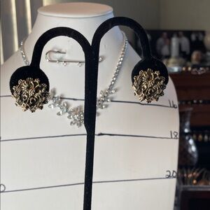 Elegant Gold Floral Earrings